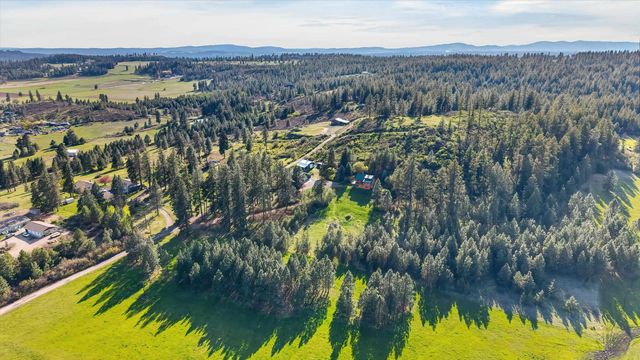 10203 E Chinook Ln, Chattaroy, WA 99003