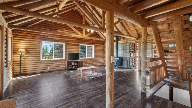10203 E Chinook Ln, Chattaroy, WA 99003