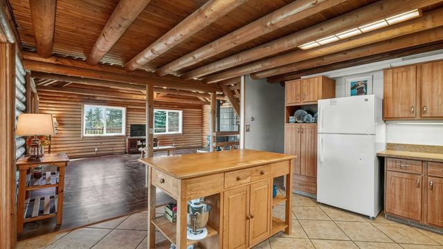 10203 E Chinook Ln, Chattaroy, WA 99003