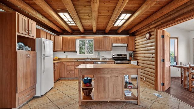 10203 E Chinook Ln, Chattaroy, WA 99003