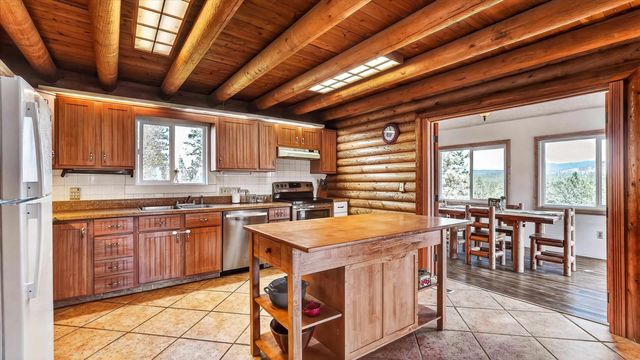 10203 E Chinook Ln, Chattaroy, WA 99003