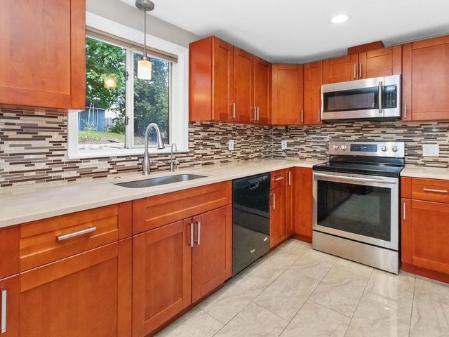 81 Wetherbee Road, Waltham, MA 02453