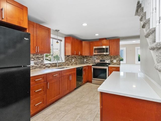81 Wetherbee Road, Waltham, MA 02453