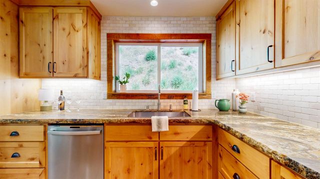 14341 Arrowhead Mine Rd, Grass Valley, CA 95945