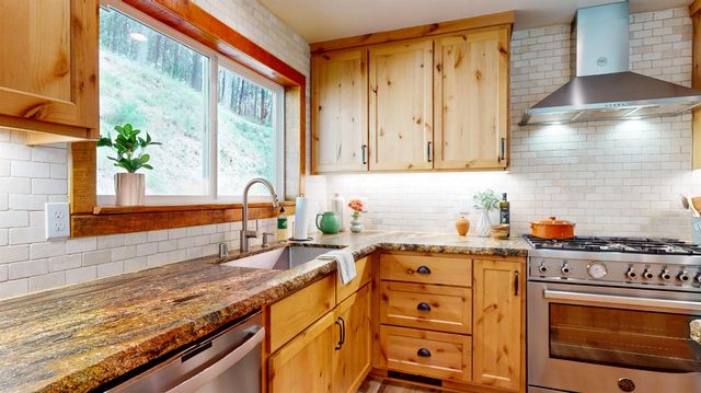 14341 Arrowhead Mine Rd, Grass Valley, CA 95945