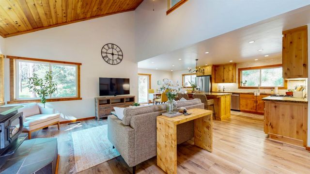 14341 Arrowhead Mine Rd, Grass Valley, CA 95945