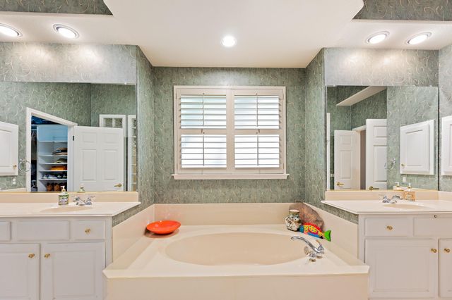 106 Wild Turkey LN, Georgetown, TX 78633