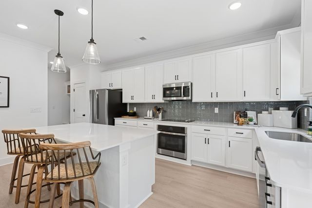 2944 Sharpstone Drive, Columbia, TN 38401