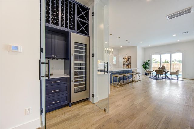 1721 Du Barry Lane, Houston, TX 77018
