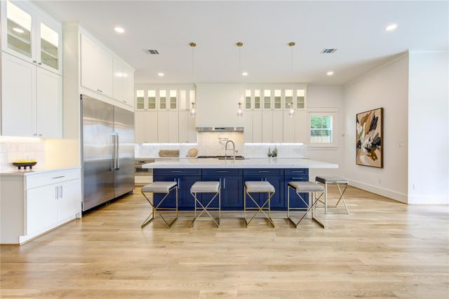 1721 Du Barry Lane, Houston, TX 77018