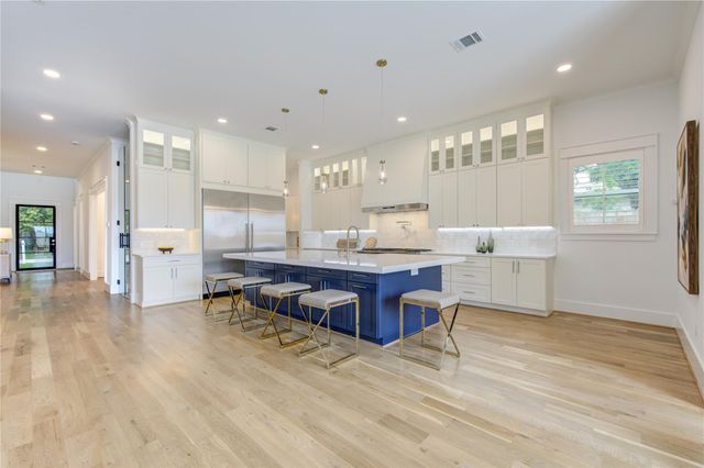 1721 Du Barry Lane, Houston, TX 77018