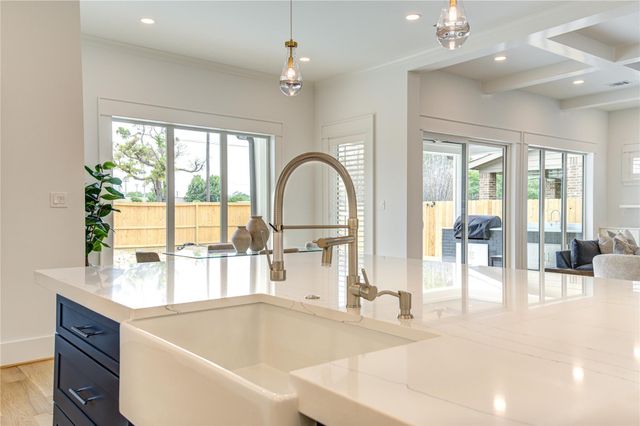 1721 Du Barry Lane, Houston, TX 77018