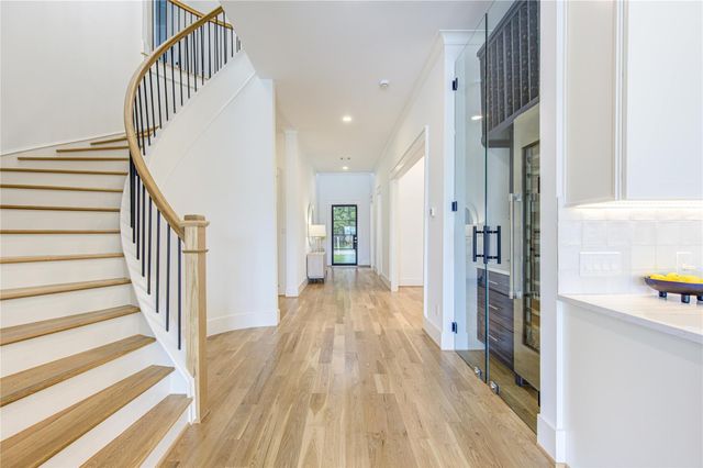 1721 Du Barry Lane, Houston, TX 77018