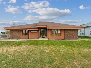 3900 River Ridge Dr NE #A, Cedar Rapids, IA 52402