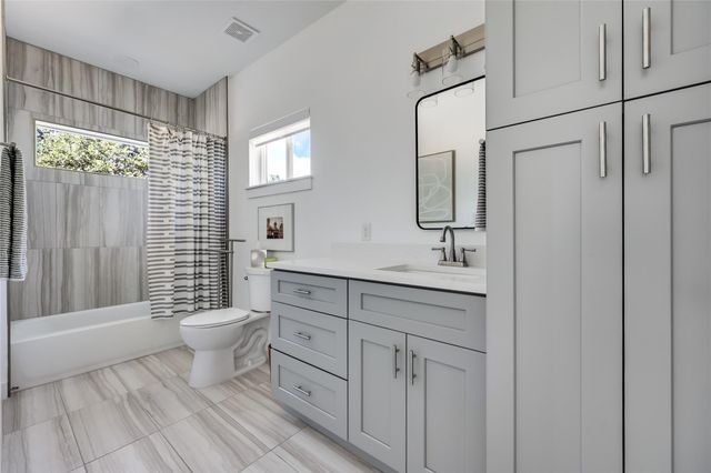 21002 Newhaven CV, Lago Vista, TX 78645