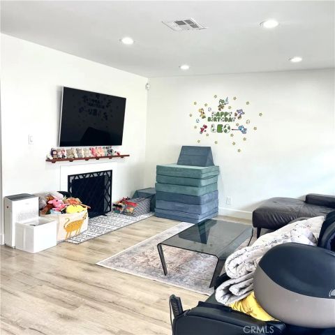 1912 N Kenneth, Burbank, CA 91504