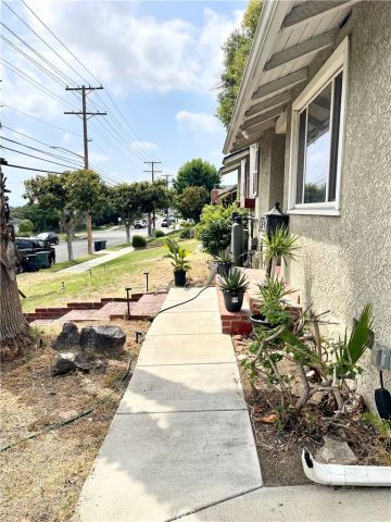 1912 N Kenneth, Burbank, CA 91504