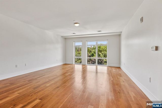 1 Executive 404, Fort Lee, NJ 07024