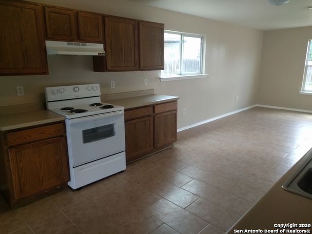 2702 CANDLERIDGE DR, San Antonio, TX 78244