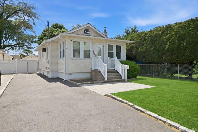 707 5th Street S, Lindenhurst, NY 11757