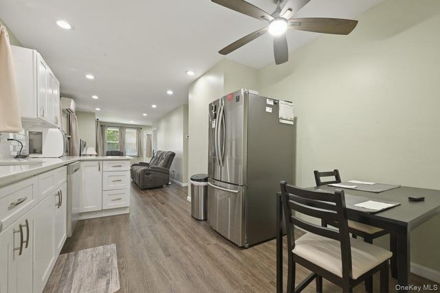 707 5th Street S, Lindenhurst, NY 11757