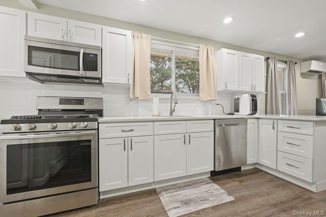 707 5th Street S, Lindenhurst, NY 11757