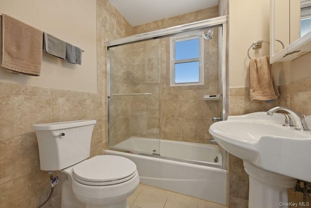 707 5th Street S, Lindenhurst, NY 11757