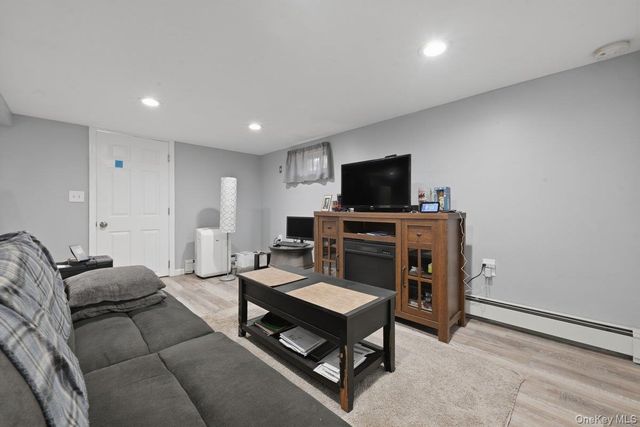 707 5th Street S, Lindenhurst, NY 11757