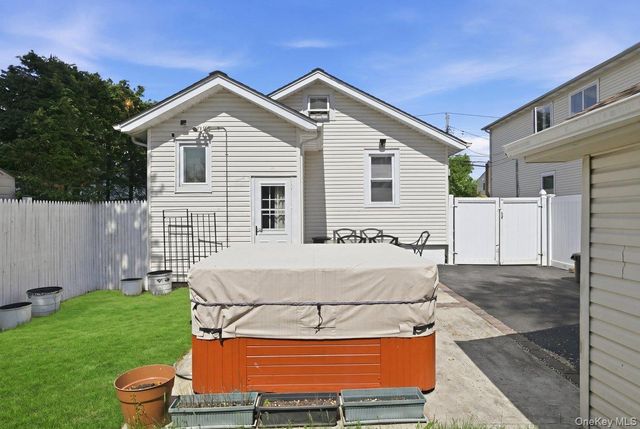 707 5th Street S, Lindenhurst, NY 11757