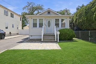 707 5th Street S, Lindenhurst, NY 11757