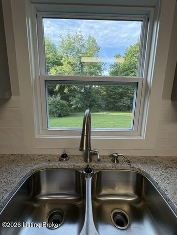 390 Nubbin Ridge Rd, Milton, KY 40045