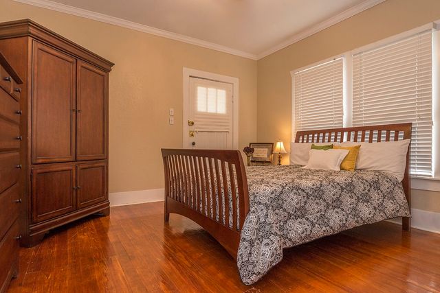 2241 W Rosedale Street S, Fort Worth, TX 76110