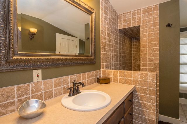 2241 W Rosedale Street S, Fort Worth, TX 76110