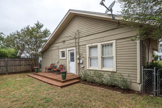 2241 W Rosedale Street S, Fort Worth, TX 76110
