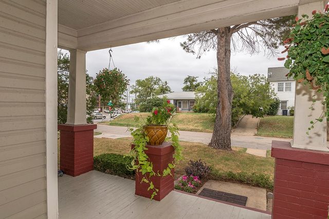 2241 W Rosedale Street S, Fort Worth, TX 76110