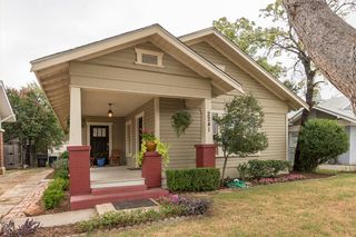 2241 W Rosedale Street S, Fort Worth, TX 76110