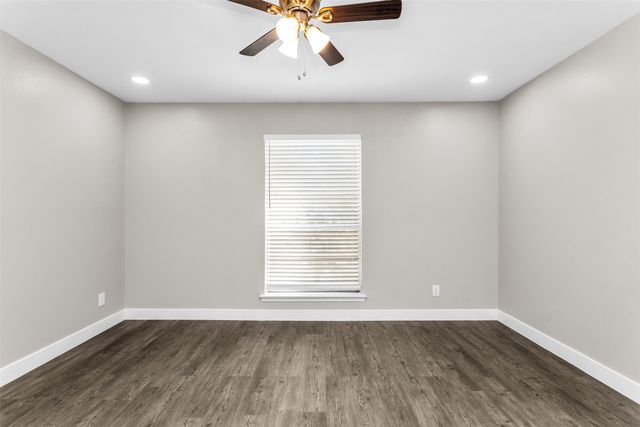 15919 Stillwood Street 2088, Dallas, TX 75248