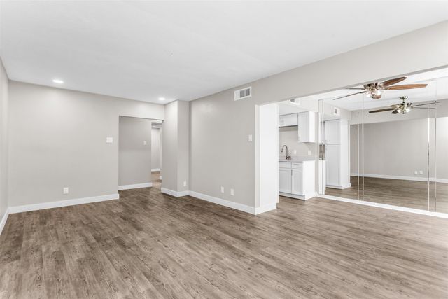 15919 Stillwood Street 2088, Dallas, TX 75248