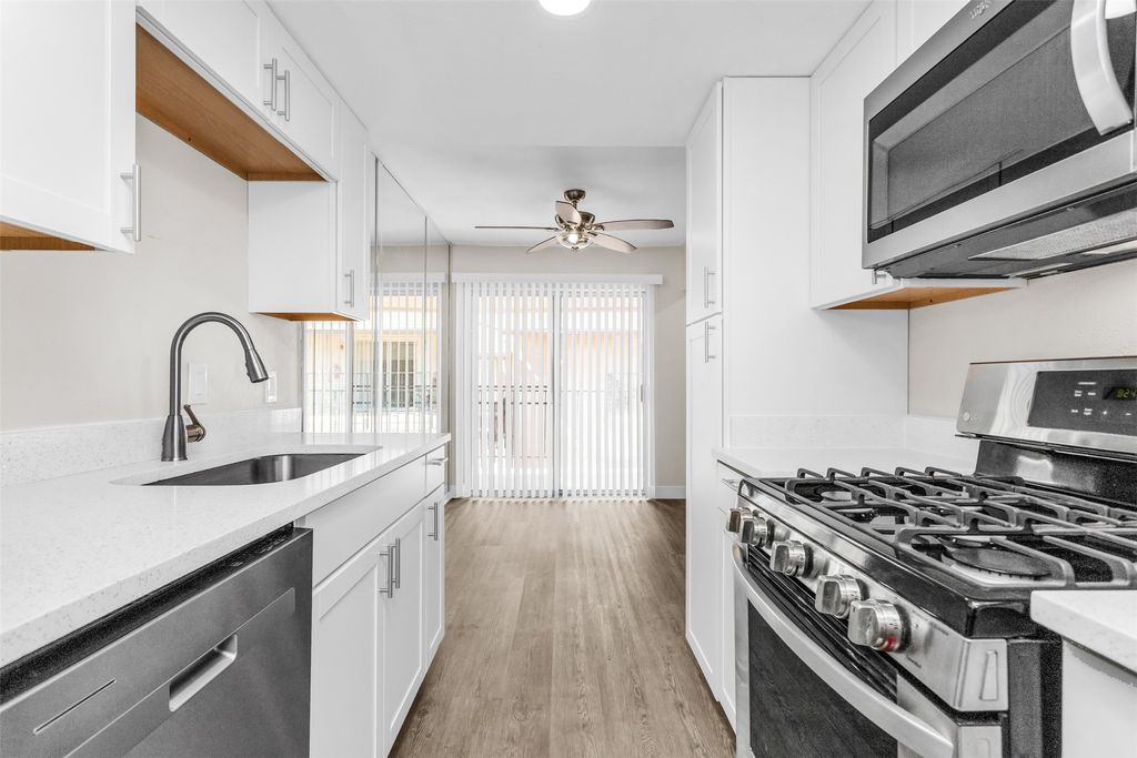 15919 Stillwood Street 2088, Dallas, TX 75248