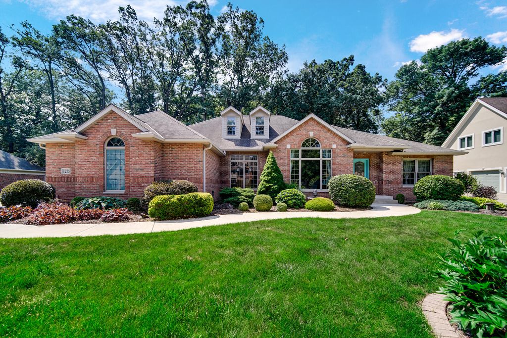 1235 Greenview Place, Crown Point, IN 46307