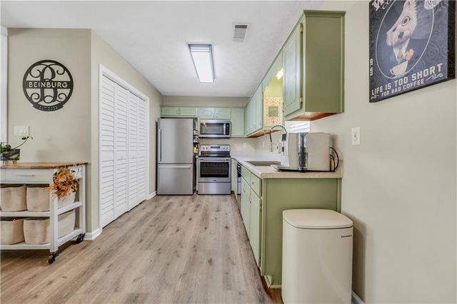 41 Giles Drive, Mcdonough, GA 30252