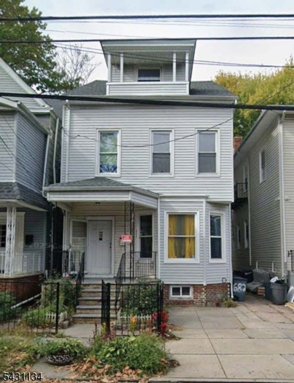 686 E 25th st, Paterson City, NJ 07504