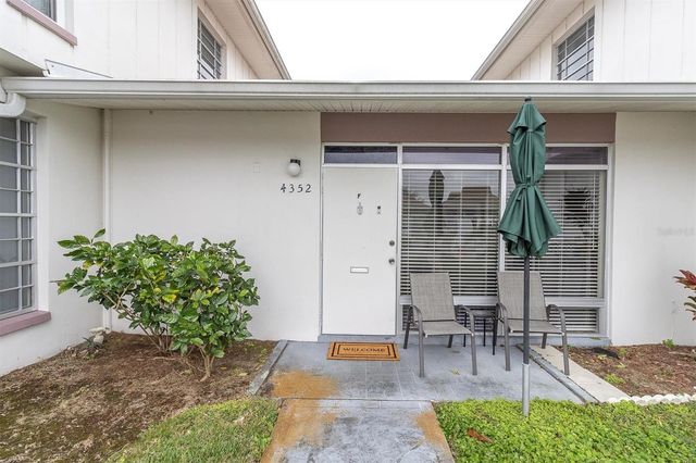 4352 TAHITIAN GARDENS CIRCLE F, Holiday, FL 34691