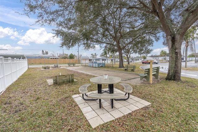 4352 TAHITIAN GARDENS CIRCLE F, Holiday, FL 34691