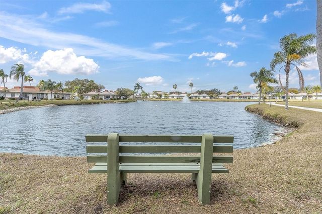 4352 TAHITIAN GARDENS CIRCLE F, Holiday, FL 34691