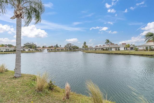 4352 TAHITIAN GARDENS CIRCLE F, Holiday, FL 34691