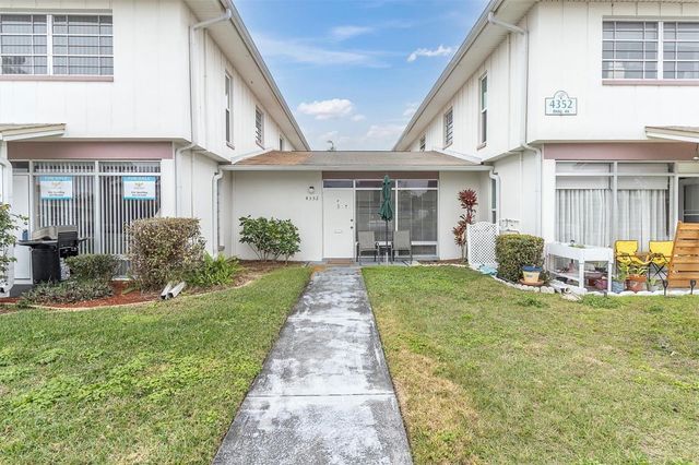 4352 TAHITIAN GARDENS CIRCLE F, Holiday, FL 34691