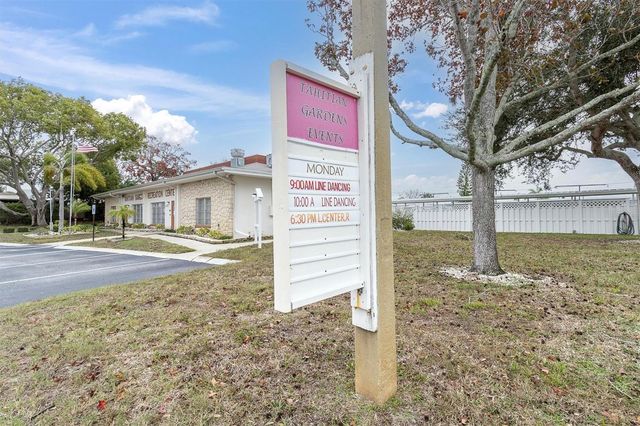 4352 TAHITIAN GARDENS CIRCLE F, Holiday, FL 34691