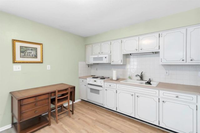 4352 TAHITIAN GARDENS CIRCLE F, Holiday, FL 34691