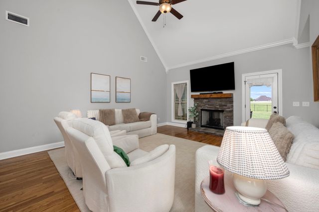 810 Walnut Grove Rd, Christiana, TN 37037